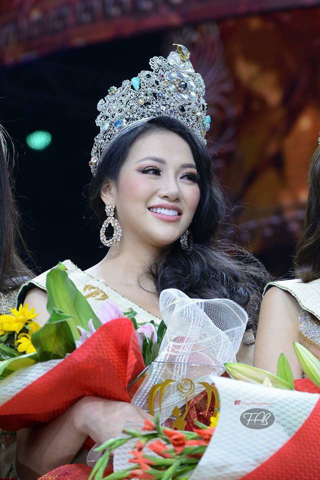 Hoa hậu Trái đất Phương Khánh mặt như tượng sáp, fan thất vọng tràn trề - Ảnh 10. Hoa hậu Trái đất Phương Khánh mặt như tượng sáp, fan thất vọng tràn trề - Ảnh 10.