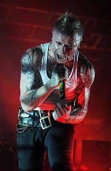 Thần đồng âm nhạc Keith Flint qua đời ở tuổi 49 - Ảnh 3.