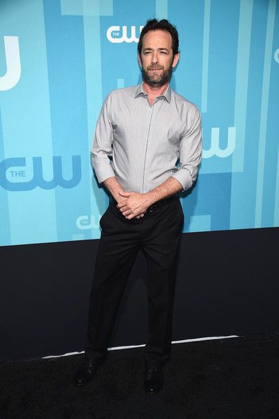Vẻ điển trai của tài tử Luke Perry thời trẻ khiến khán giả mê mẩn - Ảnh 13. Vẻ điển trai của tài tử Luke Perry thời trẻ khiến khán giả mê mẩn - Ảnh 13.