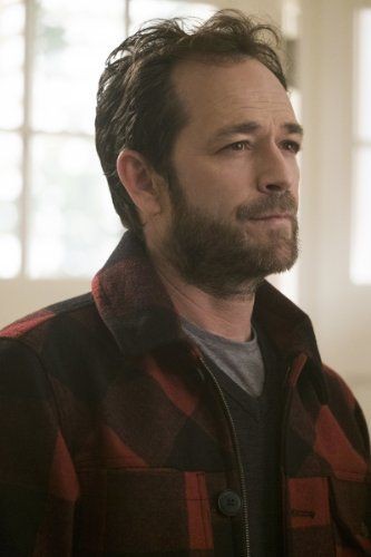 Vẻ điển trai của tài tử Luke Perry thời trẻ khiến khán giả mê mẩn - Ảnh 12. Vẻ điển trai của tài tử Luke Perry thời trẻ khiến khán giả mê mẩn - Ảnh 12.