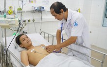 Đang khỏe mạnh đi làm phụ giúp cha mẹ nuôi em, thiếu niên 15 tuổi bất ngờ nguy kịch vì bệnh tim