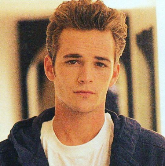 Vẻ điển trai của tài tử Luke Perry thời trẻ khiến khán giả mê mẩn - Ảnh 1. Vẻ điển trai của tài tử Luke Perry thời trẻ khiến khán giả mê mẩn - Ảnh 1.