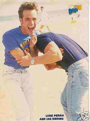Vẻ điển trai của tài tử Luke Perry thời trẻ khiến khán giả mê mẩn - Ảnh 4. Vẻ điển trai của tài tử Luke Perry thời trẻ khiến khán giả mê mẩn - Ảnh 4.