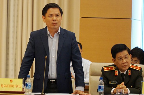 Bộ trưởng Giao thông đề nghị ai mất giấy phép lái xe đều phải thi lại - Ảnh 1. Bộ trưởng Giao thông đề nghị ai mất giấy phép lái xe đều phải thi lại - Ảnh 1.