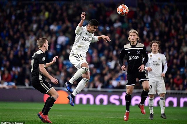 Những khoảnh khắc Real Madrid sụp đổ ở Bernabeu, trở thành cựu vương Champions League - Ảnh 12. Những khoảnh khắc Real Madrid sụp đổ ở Bernabeu, trở thành cựu vương Champions League - Ảnh 12.