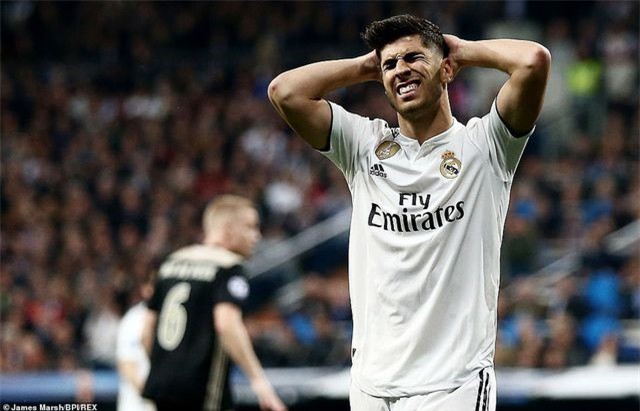 Những khoảnh khắc Real Madrid sụp đổ ở Bernabeu, trở thành cựu vương Champions League - Ảnh 13. Những khoảnh khắc Real Madrid sụp đổ ở Bernabeu, trở thành cựu vương Champions League - Ảnh 13.
