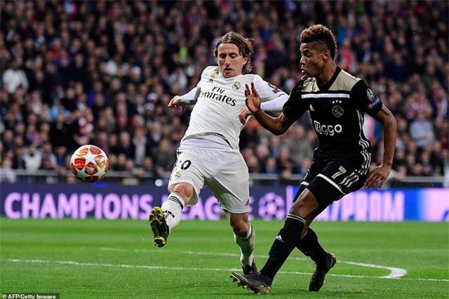 Những khoảnh khắc Real Madrid sụp đổ ở Bernabeu, trở thành cựu vương Champions League - Ảnh 14. Những khoảnh khắc Real Madrid sụp đổ ở Bernabeu, trở thành cựu vương Champions League - Ảnh 14.