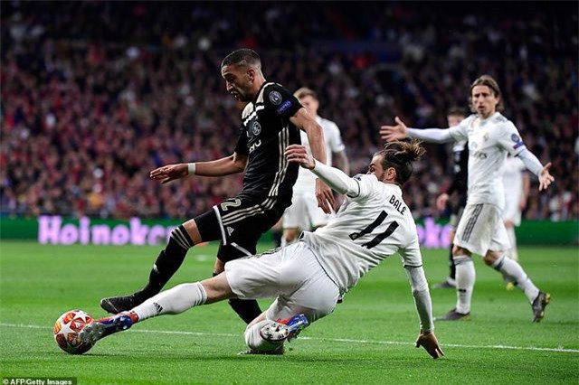 Những khoảnh khắc Real Madrid sụp đổ ở Bernabeu, trở thành cựu vương Champions League - Ảnh 16. Những khoảnh khắc Real Madrid sụp đổ ở Bernabeu, trở thành cựu vương Champions League - Ảnh 16.
