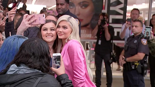 Kylie Jenner là tỉ phú trẻ nhất thế giới - Ảnh 2.