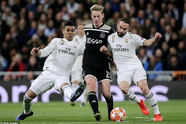 Những khoảnh khắc Real Madrid sụp đổ ở Bernabeu, trở thành cựu vương Champions League - Ảnh 20. Những khoảnh khắc Real Madrid sụp đổ ở Bernabeu, trở thành cựu vương Champions League - Ảnh 20.
