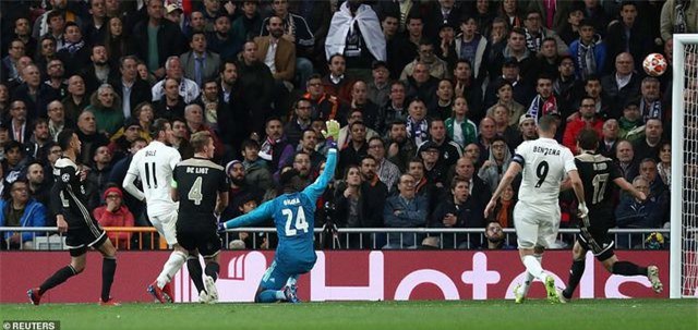 Những khoảnh khắc Real Madrid sụp đổ ở Bernabeu, trở thành cựu vương Champions League - Ảnh 21. Những khoảnh khắc Real Madrid sụp đổ ở Bernabeu, trở thành cựu vương Champions League - Ảnh 21.