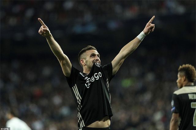 Những khoảnh khắc Real Madrid sụp đổ ở Bernabeu, trở thành cựu vương Champions League - Ảnh 5. Những khoảnh khắc Real Madrid sụp đổ ở Bernabeu, trở thành cựu vương Champions League - Ảnh 5.