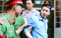 Tòa điều bác sĩ đến phiên xử cụ bà 71 tuổi thuê sát thủ bắn 'phi công trẻ'
