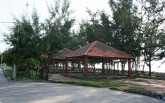 Rình phụ nữ đi vệ sinh không được, tên biến thái quay sang cướp nhưng lấy phải… vàng giả