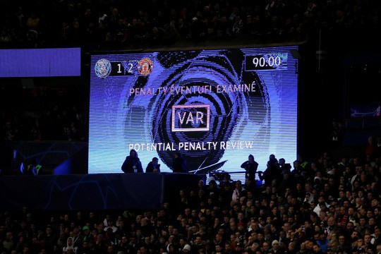 Báo chí Anh ngợi ca Man United sau kỳ tích hạ gục PSG - Ảnh 3. Báo chí Anh ngợi ca Man United sau kỳ tích hạ gục PSG - Ảnh 3.