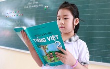 Tiết kiệm gần 3 tỉ đồng đấu thầu in SGK, NXB khẳng định chưa tăng giá sách