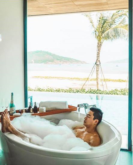 Sao Việt hôm nay (8/3): Tuấn Hưng gửi lời chúc Quốc tế Phụ nữ, Ngọc Trinh quyến rũ với đầm lấp lánh - Ảnh 7.