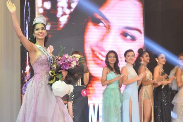 Cựu hoa hậu thi lại, tiếp tục đăng quang Hoa hậu Hoàn vũ Malaysia 2019 - Ảnh 1. Cựu hoa hậu thi lại, tiếp tục đăng quang Hoa hậu Hoàn vũ Malaysia 2019 - Ảnh 1.