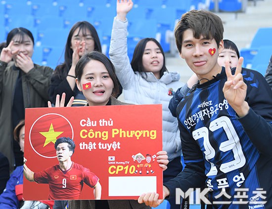 Ra mắt chỉ 2 phút, Công Phượng vẫn được CĐV Incheon ủng hộ hết mực trong chiến thắng trước Á quân K-League - Ảnh 4.