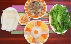 Tối nay ăn gì: Mâm cơm cuối tuần nhanh gọn với món cuốn vừa ngon miệng lại đẹp mắt