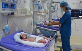 Trẻ sơ sinh bị sốc nhiệt có thể tử vong: Đây là dấu hiệu và cách phòng tránh