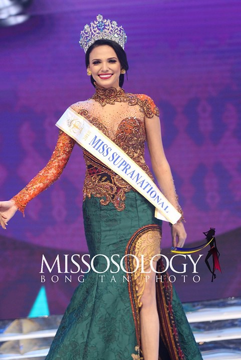 Mĩ nhân 19 tuổi đăng quang Hoa hậu Hoàn vũ Indonesia 2019 - Ảnh 12. Mĩ nhân 19 tuổi đăng quang Hoa hậu Hoàn vũ Indonesia 2019 - Ảnh 12.