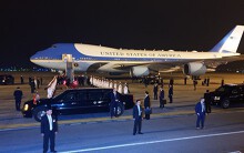 15 phút căng thẳng khi đón Air Force One của Tổng thống Mỹ