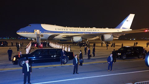 15 phút căng thẳng khi đón Air Force One của Tổng thống Mỹ - Ảnh 10.
