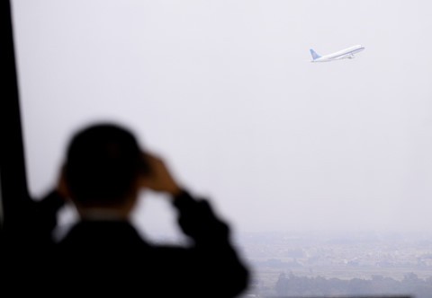 15 phút căng thẳng khi đón Air Force One của Tổng thống Mỹ - Ảnh 2.