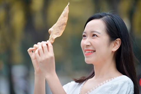 Nhan sắc nữ diễn viên 9X gây chú ý vì giọng Quảng Trị và yêu Công Lý - Ảnh 2.