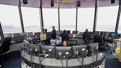 15 phút căng thẳng khi đón Air Force One của Tổng thống Mỹ - Ảnh 3.