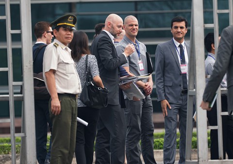 15 phút căng thẳng khi đón Air Force One của Tổng thống Mỹ - Ảnh 6.