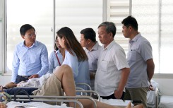 Vụ tai nạn lật xe chở khách du lịch ở Bình Thuận: Tài xế đang trong tình trạng nguy kịch