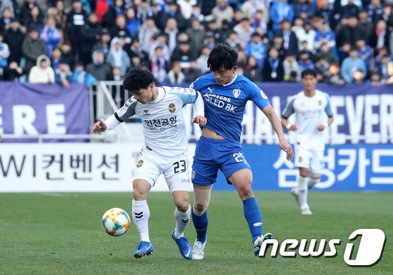 Báo Hàn Quốc: Công Phượng nguy hiểm nhất Incheon United, có thể tỏa sáng ở K-League - Ảnh 1. Báo Hàn Quốc: Công Phượng nguy hiểm nhất Incheon United, có thể tỏa sáng ở K-League - Ảnh 1.