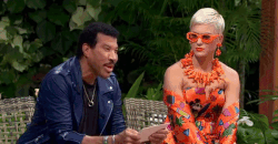 Cô gái Việt 19 tuổi ôm mặt khóc nức nở khi bị loại khỏi American Idol - Ảnh 1. Cô gái Việt 19 tuổi ôm mặt khóc nức nở khi bị loại khỏi American Idol - Ảnh 1.