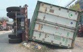 Tài xế xe đầu kéo lật đè chết 3 bà cháu dương tính với ma túy