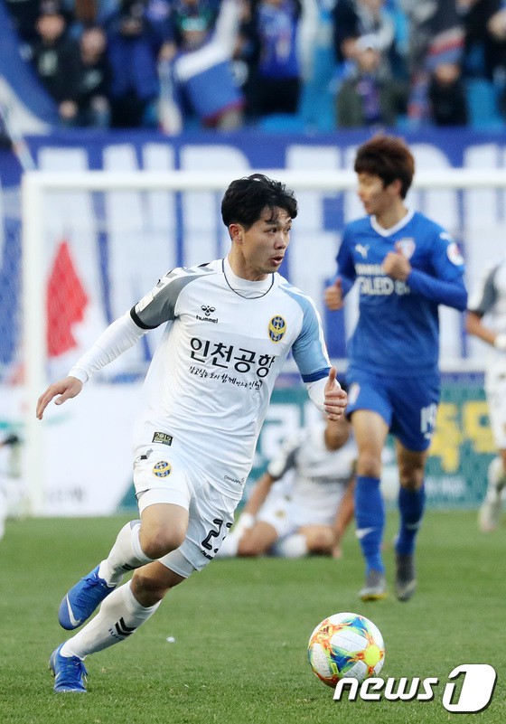 Báo Hàn Quốc: Công Phượng nguy hiểm nhất Incheon United, có thể tỏa sáng ở K-League - Ảnh 2. Báo Hàn Quốc: Công Phượng nguy hiểm nhất Incheon United, có thể tỏa sáng ở K-League - Ảnh 2.