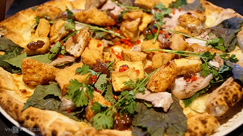Không phải trò đùa ngày 1/4, pizza đuông dừa còn sống bò lổm nhổm là món ăn có thật ở một nhà hàng - Ảnh 3. Không phải trò đùa ngày 1/4, pizza đuông dừa còn sống bò lổm nhổm là món ăn có thật ở một nhà hàng - Ảnh 3.