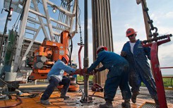 Giá xăng dầu hôm nay 13/4: Tiếp tục đi lên