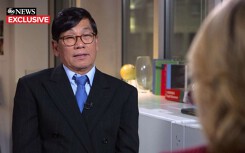Sau hai năm im lặng bác sĩ Mỹ gốc Việt bị kéo lê khỏi máy bay lần đầu lên tiếng