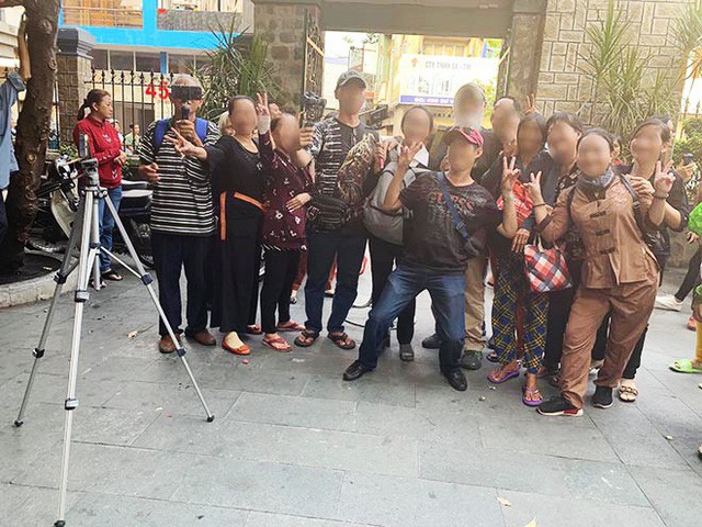 Những nốt lặng đầy chua xót trong đám tang Anh Vũ và của nhiều nghệ sĩ khác - Ảnh 6. Những nốt lặng đầy chua xót trong đám tang Anh Vũ và của nhiều nghệ sĩ khác - Ảnh 6.