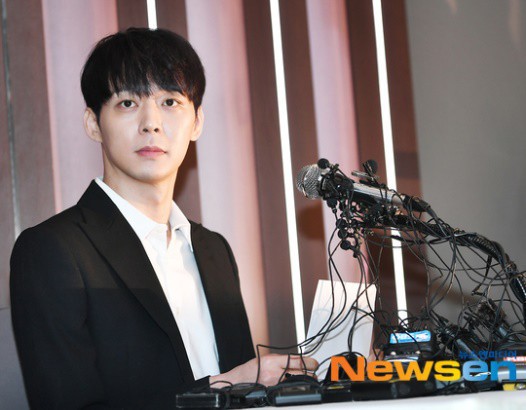 Park Yoochun mở họp báo, tuyên bố không liên quan đến scandal ma túy của hôn thê cũ Hwang Hana - Ảnh 1. Park Yoochun mở họp báo, tuyên bố không liên quan đến scandal ma túy của hôn thê cũ Hwang Hana - Ảnh 1.