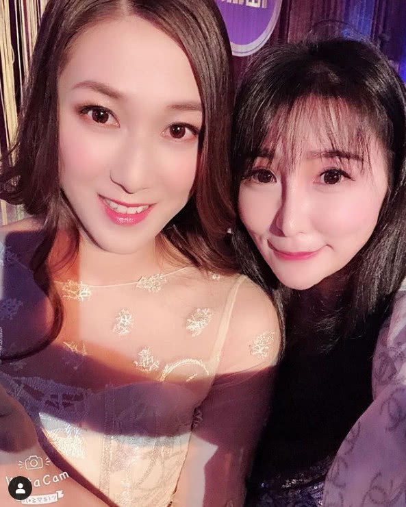 Hoa đán TVB Chung Gia Hân rạng rỡ đón sinh nhật tuổi 35 bên người hâm mộ - Ảnh 7. Hoa đán TVB Chung Gia Hân rạng rỡ đón sinh nhật tuổi 35 bên người hâm mộ - Ảnh 7.