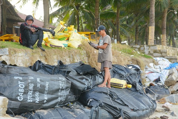 Làm đảo nhân tạo sẽ cứu bãi biển Hội An đẹp nhất Châu Á đang liên tục xói lở? - Ảnh 1. Làm đảo nhân tạo sẽ cứu bãi biển Hội An đẹp nhất Châu Á đang liên tục xói lở? - Ảnh 1.
