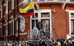 Nhà sáng lập WikiLeaks chính thức bị bắt giữ sau khi bị trục xuất khỏi Đại sứ quán Ecuador ở London