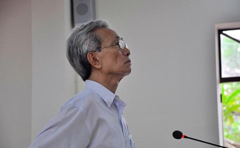 Tiến sĩ luật: Sờ mông, ôm hôn là dâm ô - Ảnh 3.