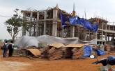 Công trình trung tâm giới thiệu việc làm bị sập khi đổ bê tông