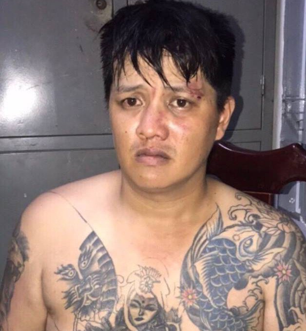 Nam thanh niên xăm mình lẻn vào trường dâm ô với nữ sinh lớp 5 - Ảnh 1. Nam thanh niên xăm mình lẻn vào trường dâm ô với nữ sinh lớp 5 - Ảnh 1.