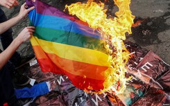 Cộng đồng LGBT đã đối phó với sự kỳ thị, phân biệt đối xử như thế nào?