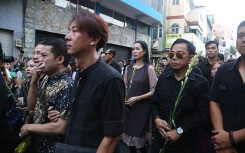 Sao Việt hôm nay (12/4): Dàn nghệ sĩ ngậm ngùi đưa tiễn Anh Vũ, Đỗ Nhật Hà nổi bật với tóc tém